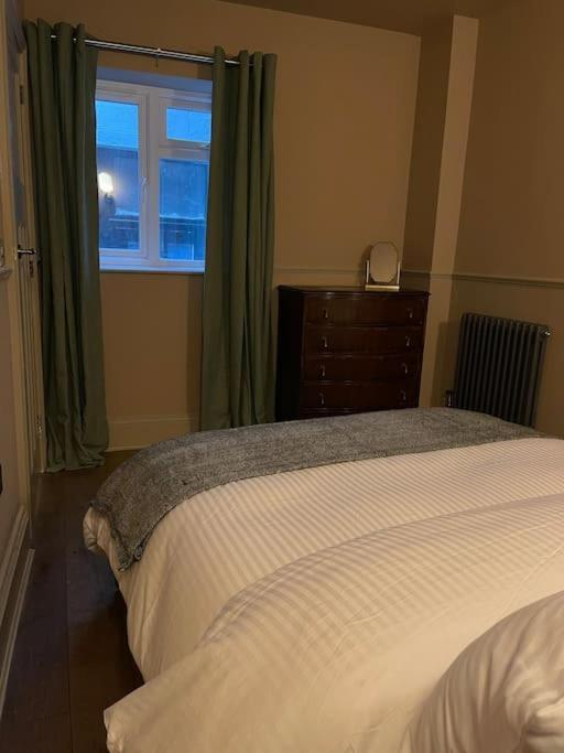 Peaceful Apartment In The Heart Of Фрум Екстериор снимка