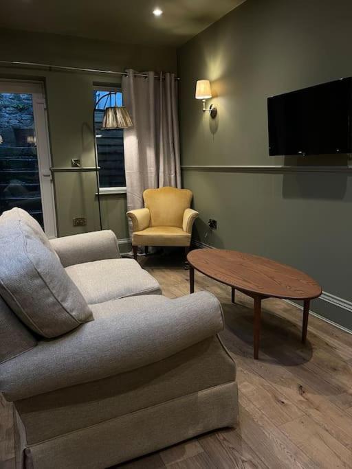 Peaceful Apartment In The Heart Of Фрум Екстериор снимка